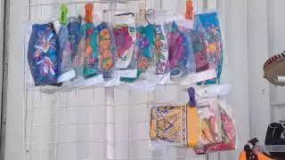 Un pequeño comerciante que se encuentra cerca del lugar aseguró que tiene a la venta sombreros