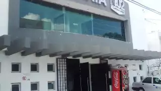 En rueda de prensa, el litigante expuso la serie de irregularidades en torno a la compra venta de un predio