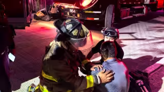 Bomberos atienden a intoxicado tras un incendio en la SM 24 de Cancún