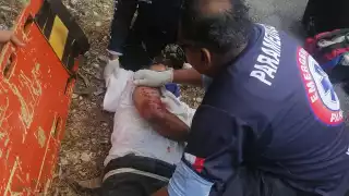 El hombre fue atendido por los paramédicos para luego ser trasladado al hospital