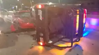 La patrulla quedó de costado y los dos tripulantes del vehículo responsable quedaron malheridos, pero rechazaron la ayuda hospitalaria