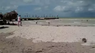 Desde el medio día se registró una buena afluencia de visitantes a las playas del municipio Foto: José Luis López