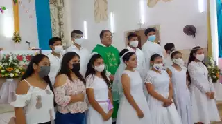 Realizan sacramento de comunión en parroquia de la Asunción en Peto