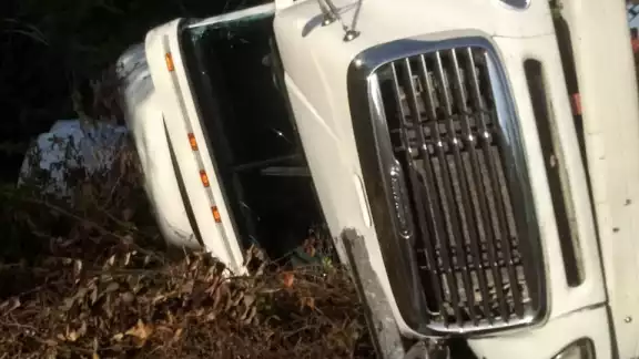 Así terminó la pesada unidad después del accidente Así terminó la pesada unidad después del accidente