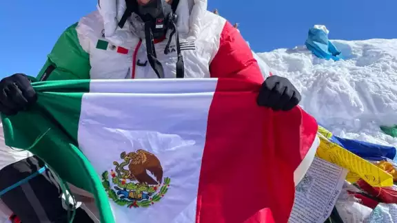 Juan Diego Martínez Álvarez rompió tres récords mundiales al subir el Monte Everest, la montaña más alta del mundo Juan Diego Martínez Álvarez rompió tres récords mundiales al subir el Monte Everest, la montaña más alta del mundo