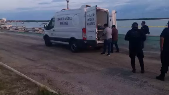 A pesar de que fue encontrado durante la noche, el cuerpo fue levantado durante las primeras horas de este día A pesar de que fue encontrado durante la noche, el cuerpo fue levantado durante las primeras horas de este día