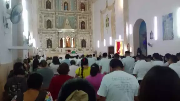 Realizan misa de acción de gracias a egresados de secundaria en Yucatán