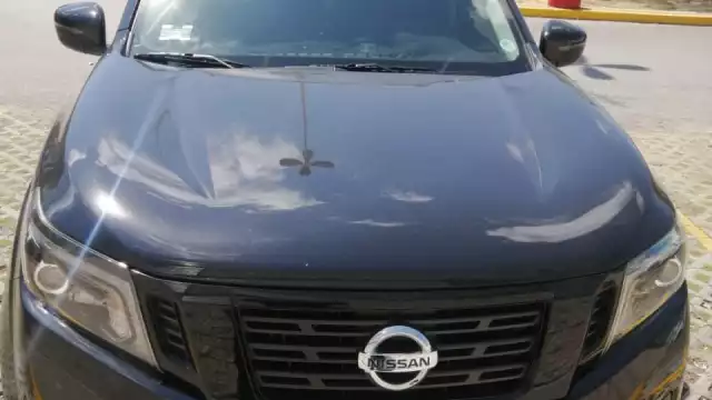 El hombre se bajó a acomodar la facia trasera de su auto, lo que fue aprovechado por el acusado