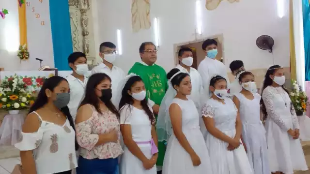 Realizan sacramento de comunión en parroquia de la Asunción en Peto