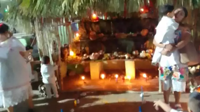 Disfrutan del Hanal Pixán en el parque de Benito Juárez