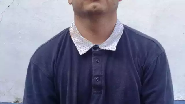 El conductor sacó un arma de fuego y disparó en dos ocasiones a la unidad policial