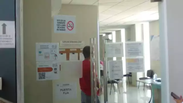 Las autoridades de la FGE Quintana Roo realizaron el operativo a puerta cerrada, aunque los empleados trabajan de manera normal