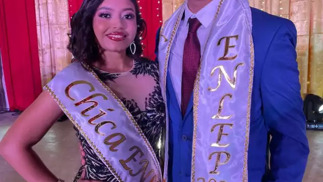 Itzel Guadalupe Cruz Chulín y Jairo Gabriel Can Chí, ganadores del certamen.