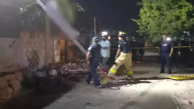 Personal de Bomberos y Semefo coordinaron el levantamiento del cadáver en la colonia In House de Playa del Carmen