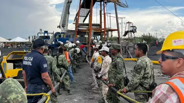 Se continúan los trabajos de rescate en Sabinas, Coahuila
