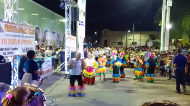 El Carnaval de Peto festejó con sus reyes en medio de baile y música