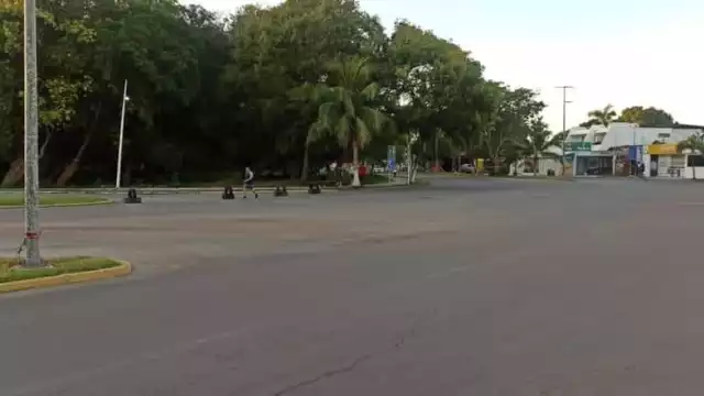 Aunque se abrió la movilidad en el carril cerrado de Boulevard Bahía en Chetumal, los estacionamientos permanecerán cerrados