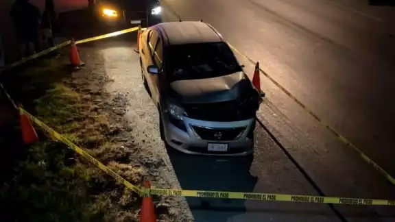 La mujer perdió la vida luego de ser embestida por el auto La mujer perdió la vida luego de ser embestida por el auto