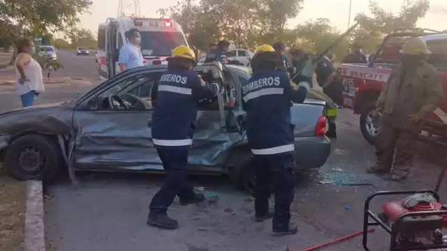 Derivado del choque, Jeff Ruiz detalló que su esposa, con cinco meses de embarazo, sufrió diversas fracturas