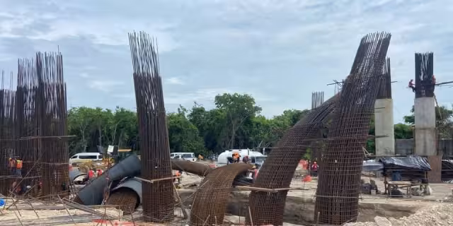 Caída de columnas, deslave de torres y filtraciones en muro de contención son las consecuencias