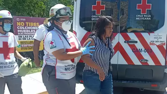 Autoridades atienden reporte de una mujer tirada debajo de un puente en Ciudad del Carmen
