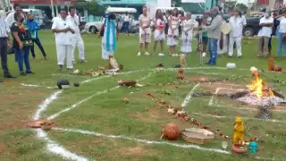 El fuego nuevo se enceendió este domingo en la placita de San Antonio. Foto: Valerio Chan