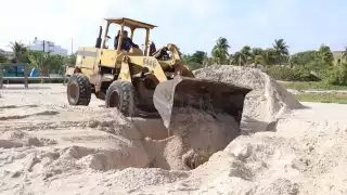 Entierran los restos del tiburón ballena que recaló cerca del muelle fiscal de Progreso