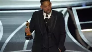 Entre lágrimas, Will Smith se disculpa con la Academia tras golpe a Chris Rock,