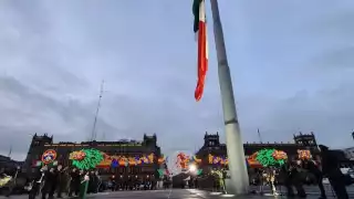 AMLO encabeza izamiento de la bandera en memoria de víctimas por sismos de 1985 y 2017: EN VIVO