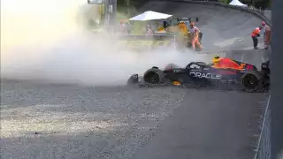 El mexicano sufrió un percance en la segunda práctica del Gran Premio de este fin de semana y obligó a que la sesión se detuviera unos momentos.
