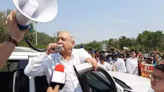 El presidente con megáfono en mano dijo que atenderá la solicitud