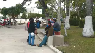 Los manifestantes exigen al ayuntamiento la solución del problema