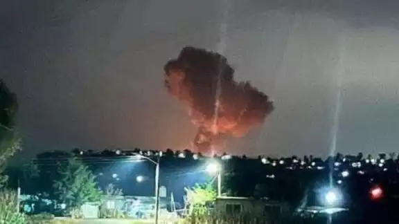 Debido a que se generó una gran columna de humo, unidades de emergencia municipales resguardaron la zona Debido a que se generó una gran columna de humo, unidades de emergencia municipales resguardaron la zona