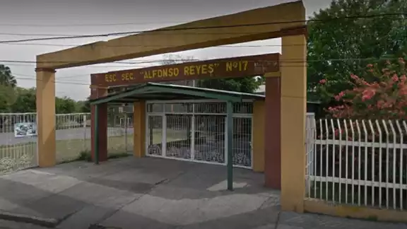 Padres de familia recibieron una llamada para que acudieran al plantel a recoger a sus hijos Padres de familia recibieron una llamada para que acudieran al plantel a recoger a sus hijos