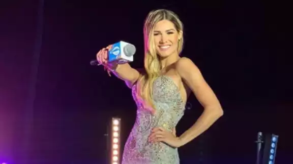 La modelo señaló que su expareja incluso le quitó el vestido cuando estaba dentro de un taxi
