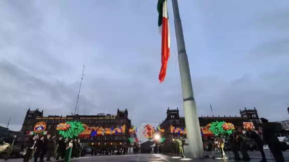 AMLO y funcionarios federales encabezan la ceremonia en memoria. AMLO y funcionarios federales encabezan la ceremonia en memoria.