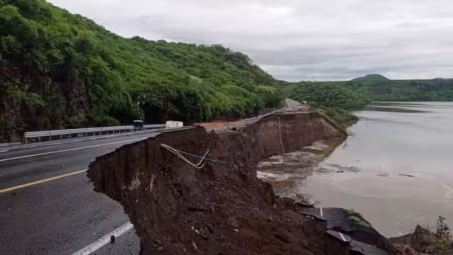 Por el momento no se sabe hasta cuando se restaurará el tramo carretero ya que fue una afectación de gran dimensión