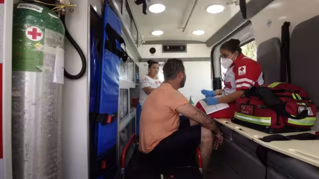 Los servicios de emergencia atendieron al joven que padece de presión alta (Ricardo Jiménez) 
