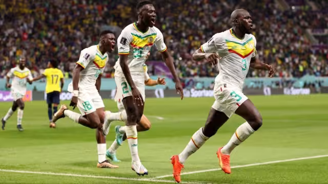 Un gol de Kalidou Koulibaly en el minuto 70 eliminó a Ecuador del Mundial 2022 y clasificó para los octavos de final a Senegal