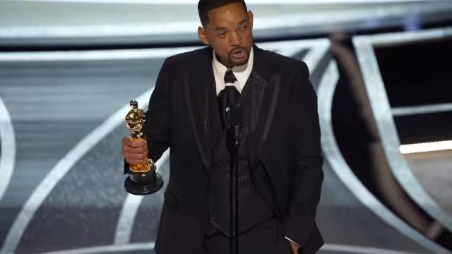 Entre lágrimas, Will Smith se disculpa con la Academia tras golpe a Chris Rock,