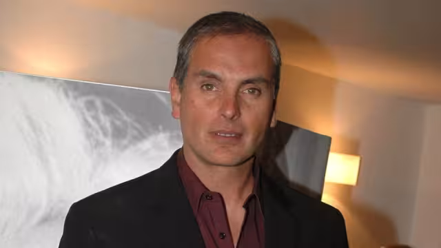 Xavier Ortiz nació el 29 de junio de 1972 en la Ciudad de México y estudió odontología, sin embargo, optó por incursionar en el modelaje y la actuación