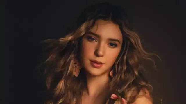 La hija de Erik Rubín cautivó con una postal en donde luce idéntica a Andrea Legarreta; sus fans aseguraron que incluso la supera en belleza