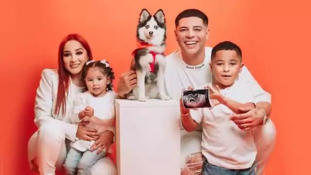 Eduin Caz anunció el embarazo de su esposa con una sesión de fotos