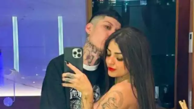 Luego de la falta de interacción en redes sociales, varios fans señalan que Santa Fe Klan y Karely Ruiz ya terminaron.