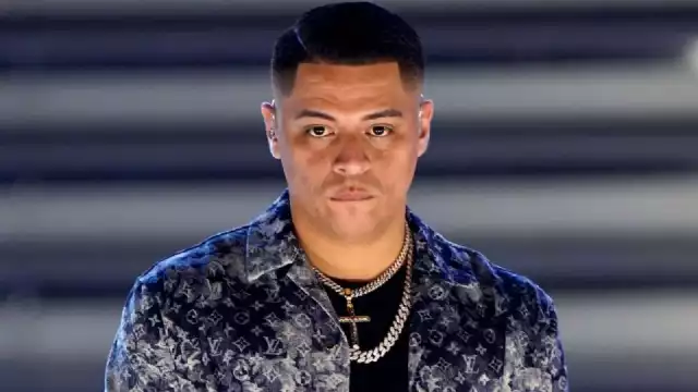 En una de sus historias de Instagram, el cantante portaba una máscara de oxigenación, preocupando a sus seguidores.