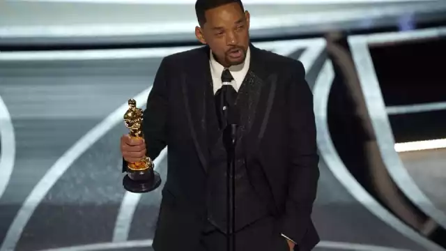 Entre lágrimas, Will Smith se disculpa con la Academia tras golpe a Chris Rock,