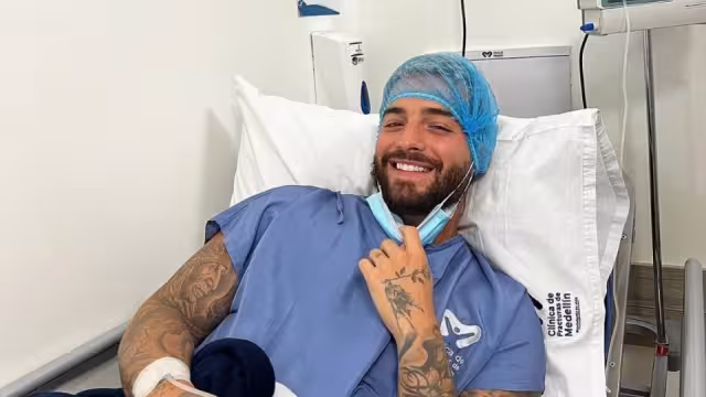 El cantante colombiano compartió en su cuenta de Instagram una foto desde el hospital