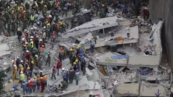 Los trabajos de rescate continúan en China Los trabajos de rescate continúan en China