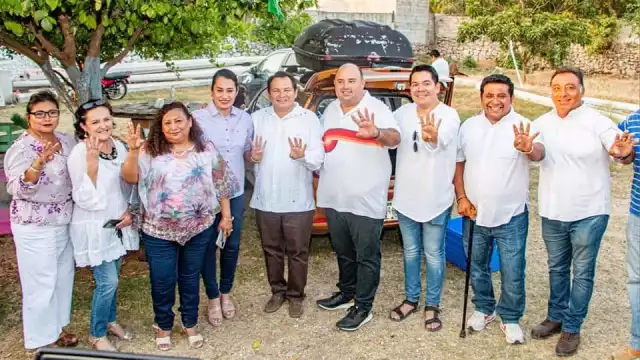 El funcionario se reunió con más de 300 ciudadanas