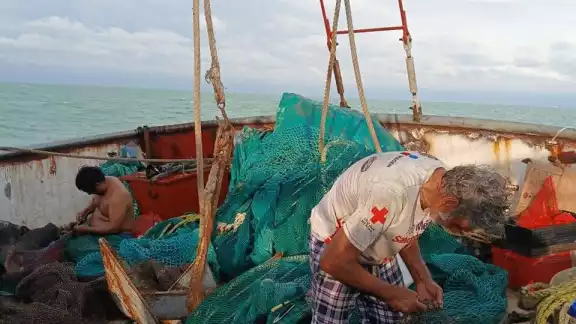 Camaroneros estarán más de 40 días en alta mar